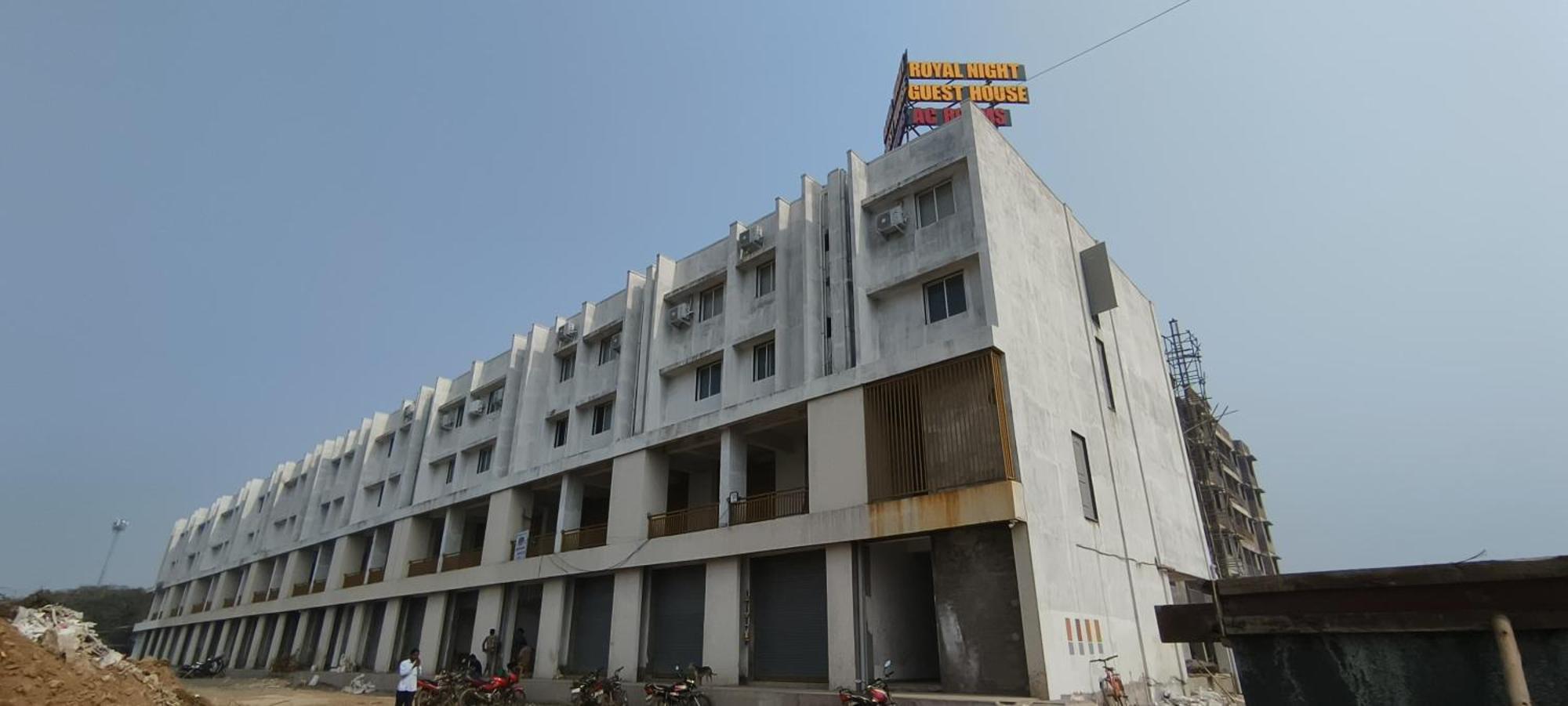Hotel Royal Night Daman Bagian luar foto
