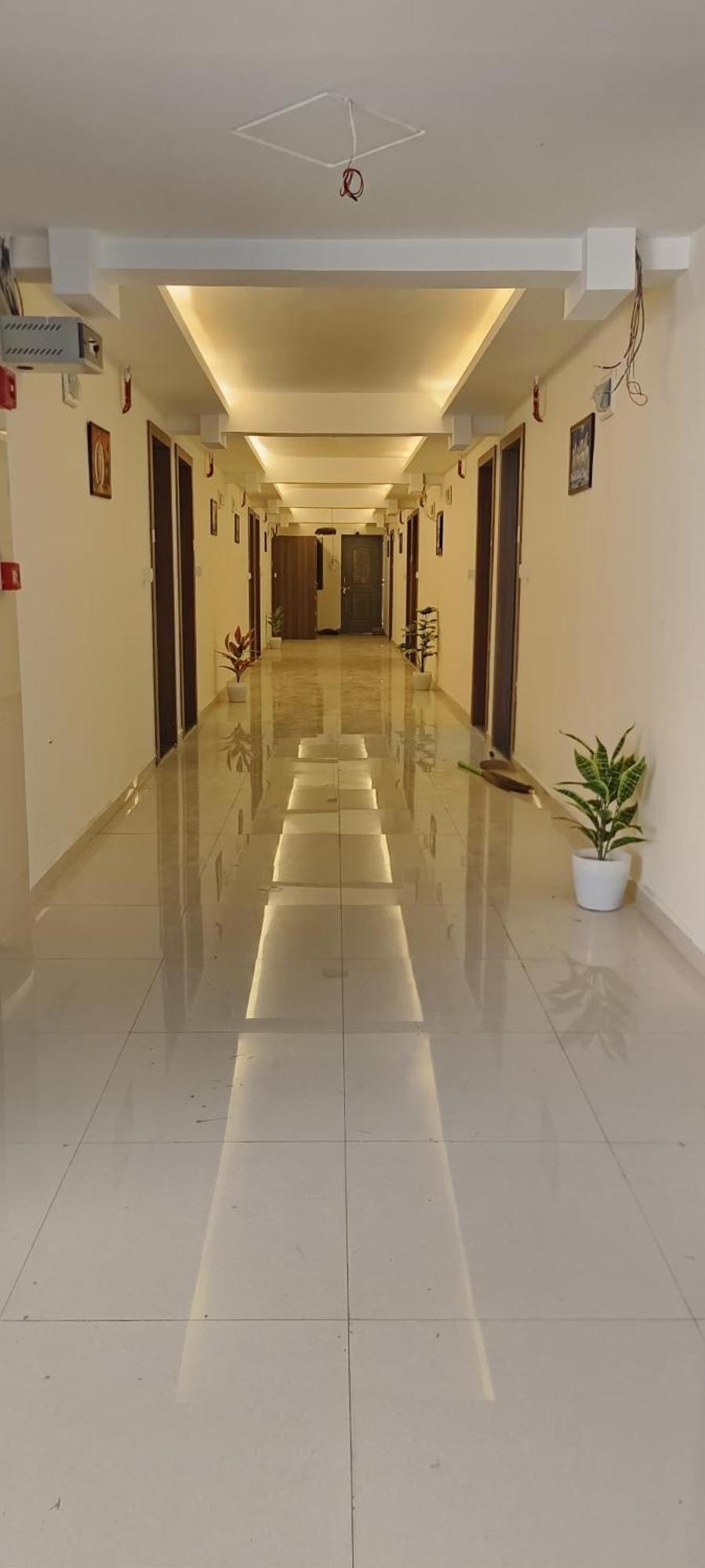 Hotel Royal Night Daman Bagian luar foto