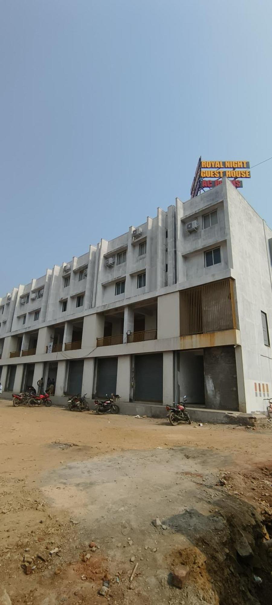 Hotel Royal Night Daman Bagian luar foto
