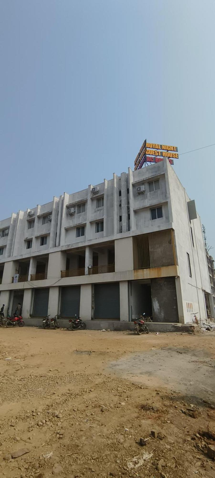 Hotel Royal Night Daman Bagian luar foto