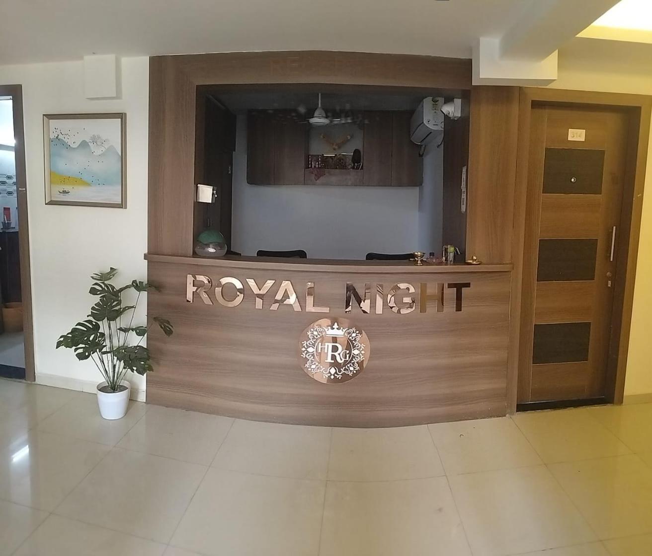 Hotel Royal Night Daman Bagian luar foto