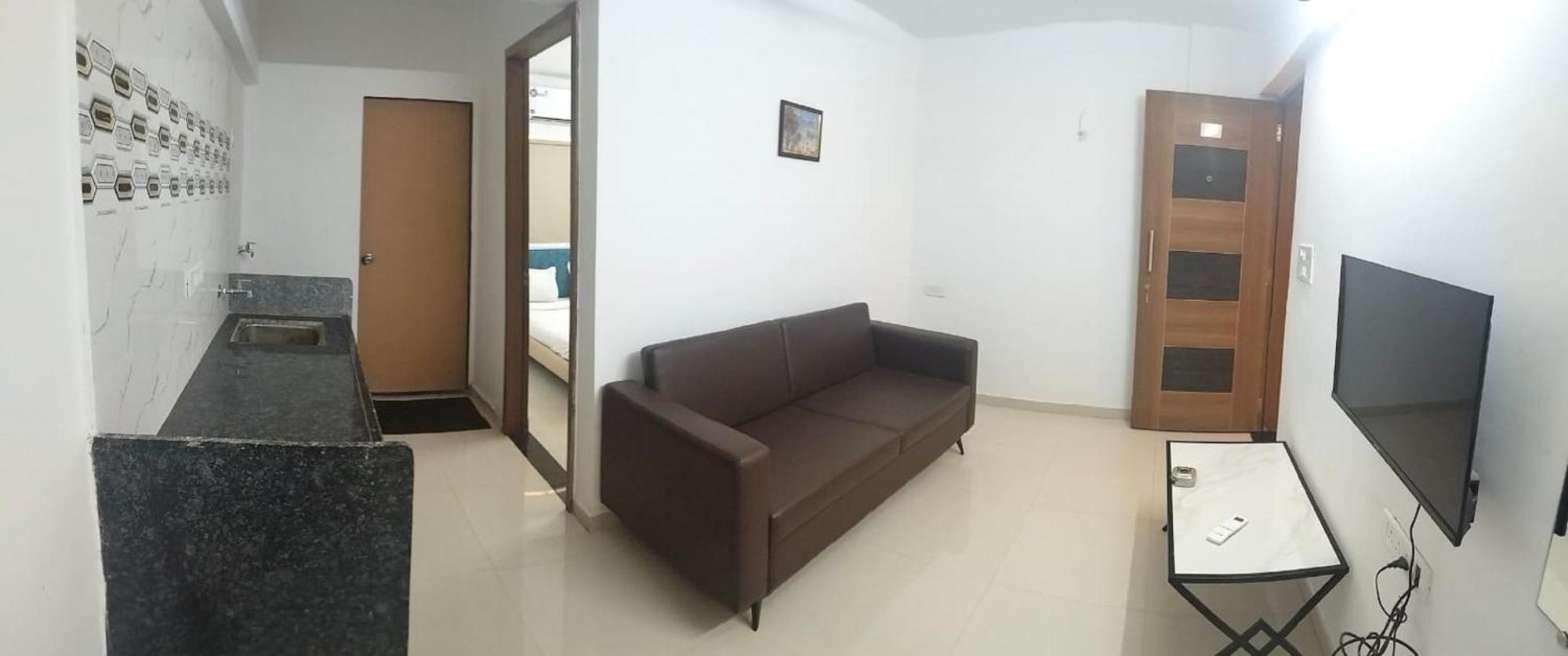 Hotel Royal Night Daman Bagian luar foto