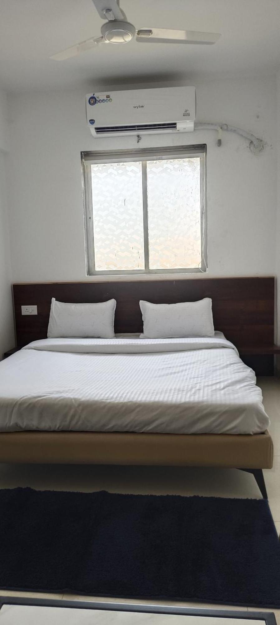 Hotel Royal Night Daman Bagian luar foto