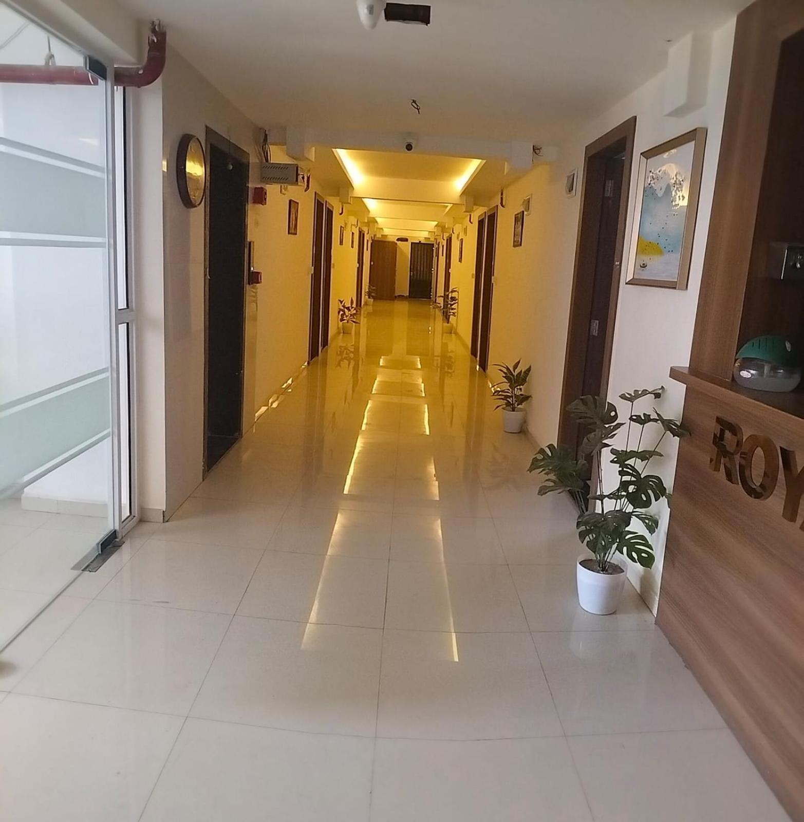 Hotel Royal Night Daman Bagian luar foto